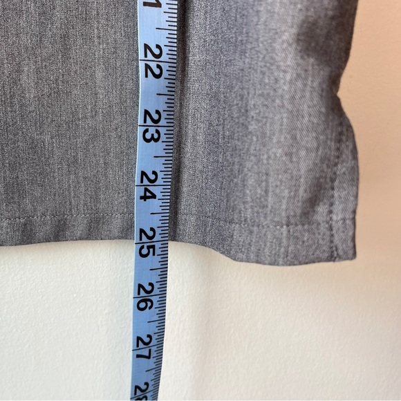 FIGS Technical Collection Grey V-Neck Pocket Short Sleeve Scrub Top - Picture 6 of 7